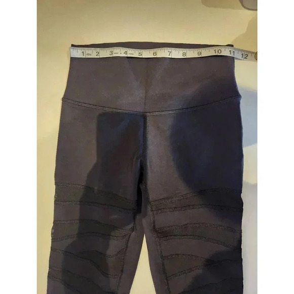 Lululemon Wunder Under Leggings Size 2 or 4 Black Mid Rise - Picture 4 of 6